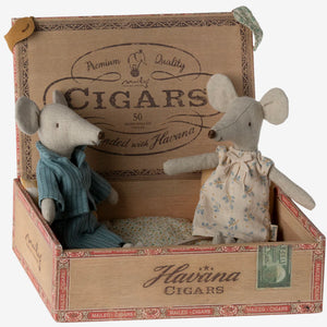 Mum & Dad Mice in Cigar Box | Maileg